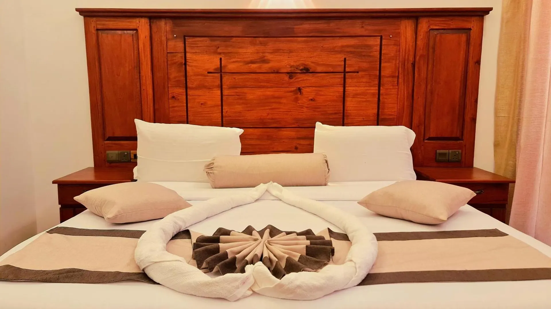 Top Rich Hotel Nuwara Eliya
