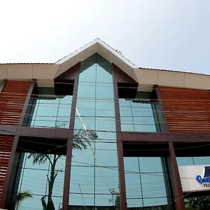 https://roopmahal.kerala-hotels.net